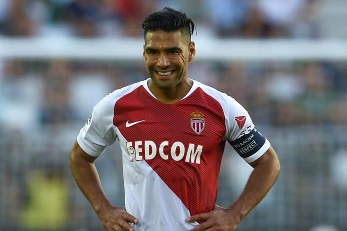 Estatua de Radamel Falcao desata polémica en Colombia