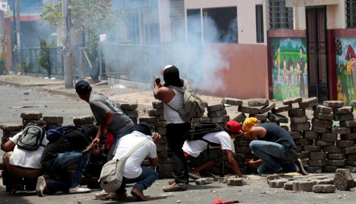 NICARAGUA. Protestas mutan en batallas urbanas y cada vez hay más muertos
