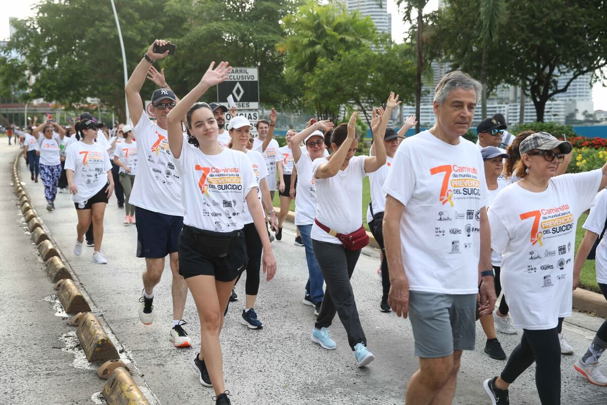 Séptima caminata para la prevención del suicidio en la cinta costera 