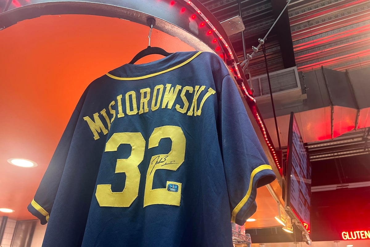 Fiestas de visionado, banderas y cervezas: Milwaukee calienta motores para Serie Mundial