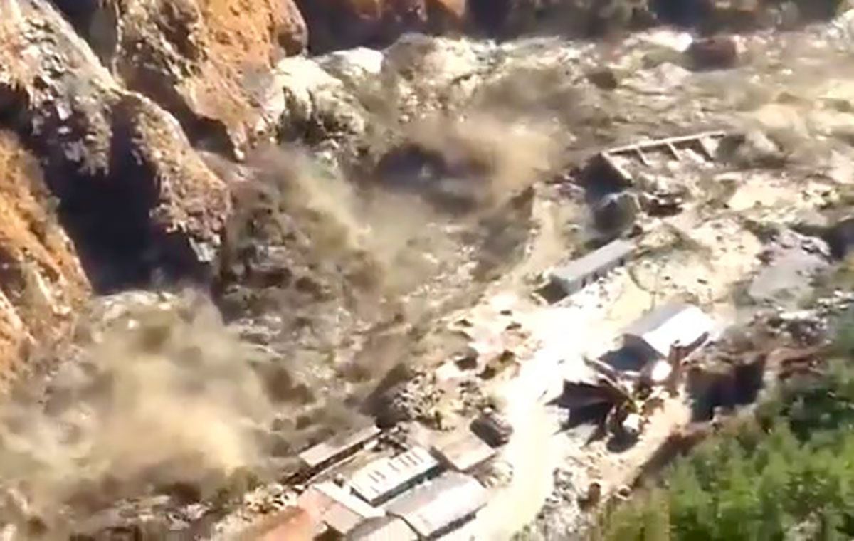 Avalancha en India. Más de 150 personas desaparecidas y 9 muertes