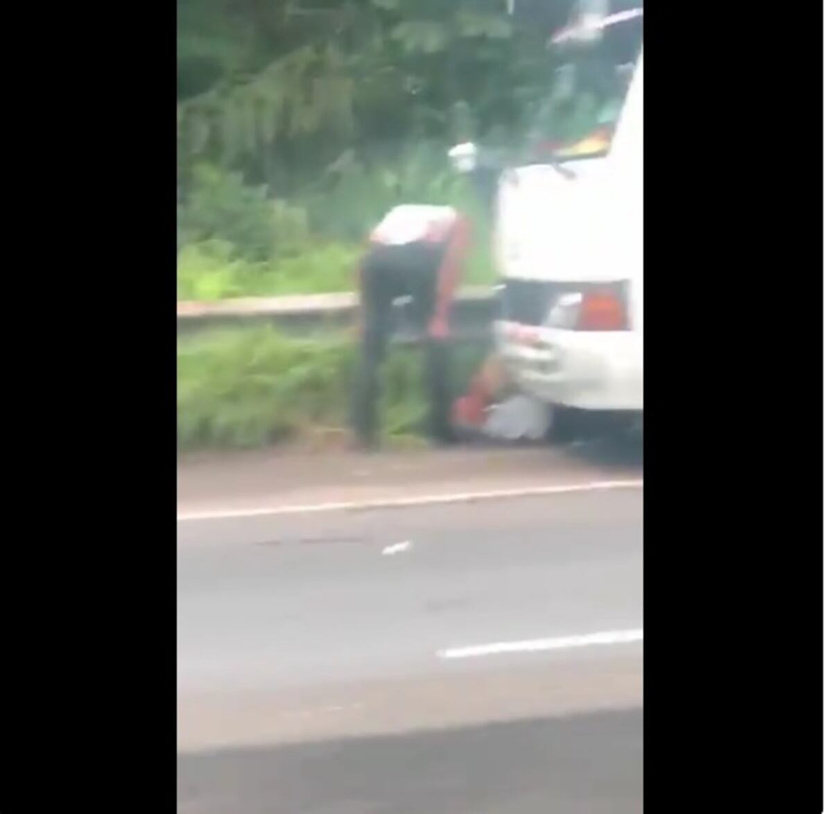 Robo a mano armada.Pasajeros se enfrentan a delincuentes en bus en Loma Cová