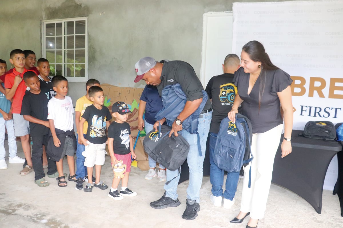 Cobre Panamá entrega mochilas a más de 1,350 estudiantes  en distintas escuelas de Colón