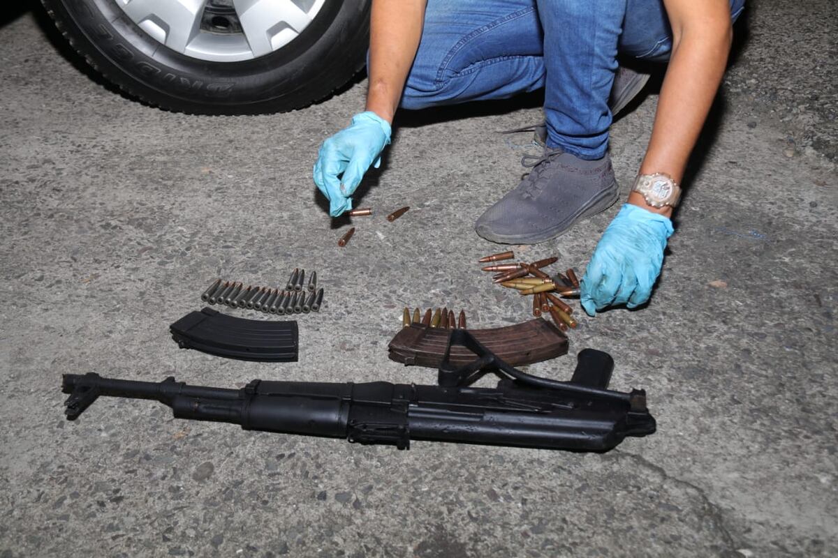 Persecución policial evita escape de nueve narcotraficantes