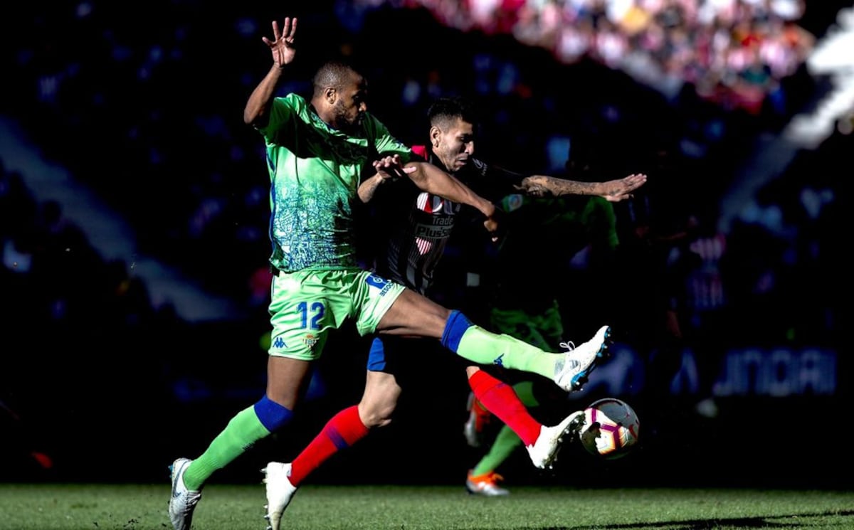 Atlético y Sevilla le meten presión al Barça