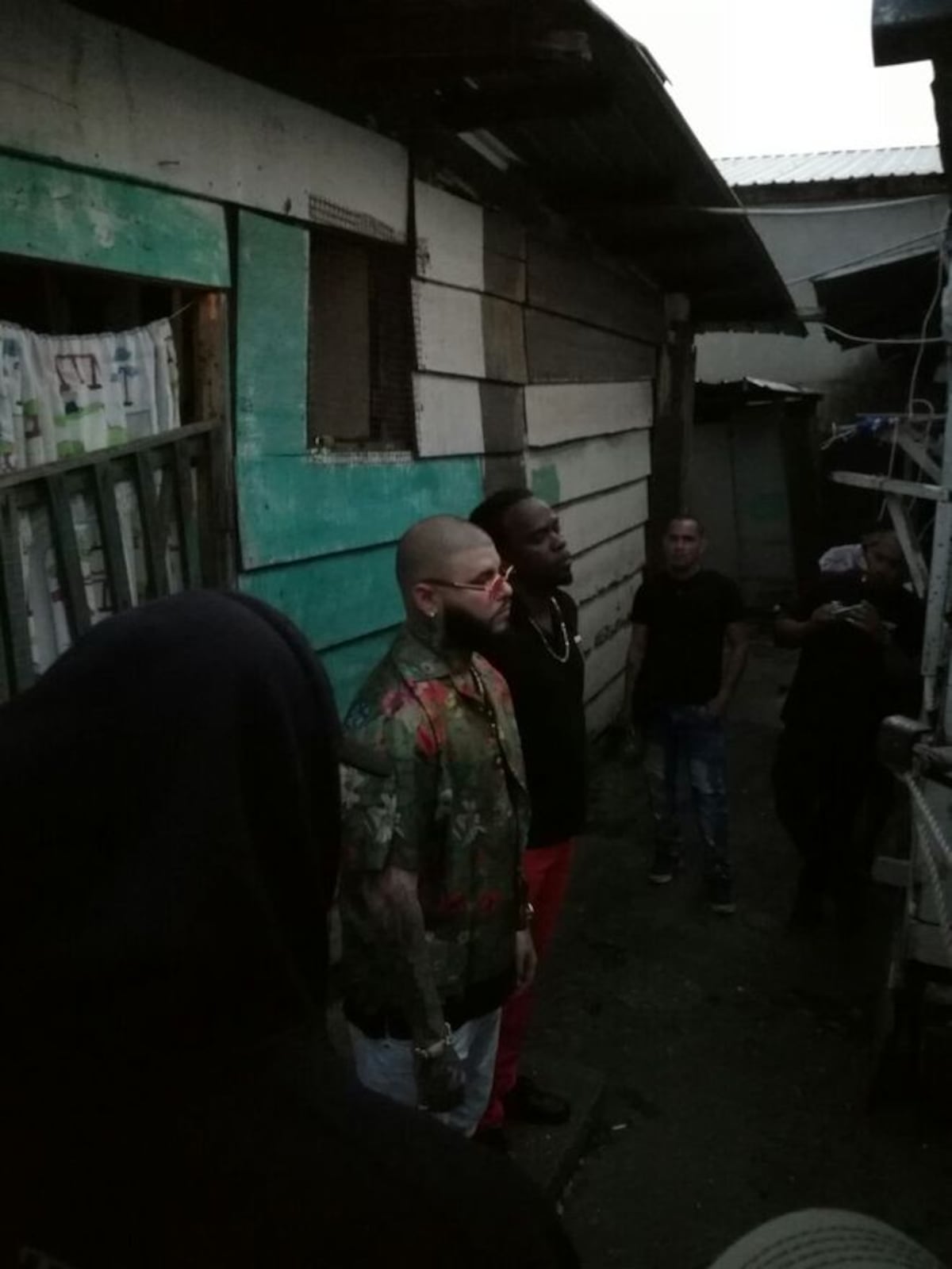  ¡AY, MADRE! Farruko causa revuelo en El Chorrillo junto a Kafu | VIDEO