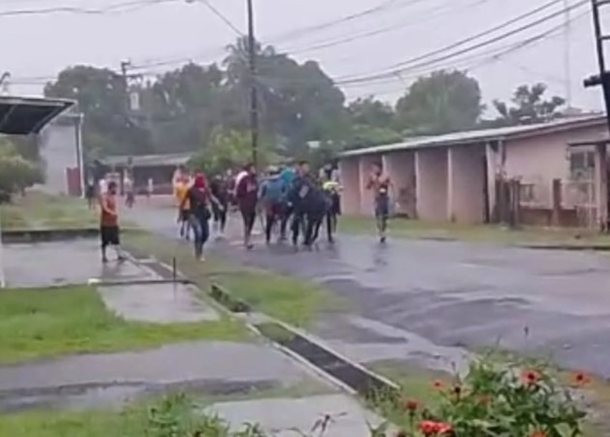 Agarran a un policía antimotín en las protestas de Veraguas