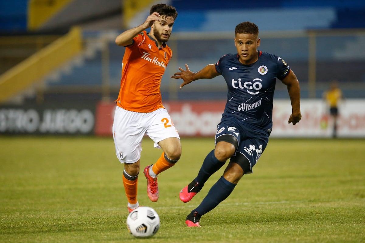 Equipo de Roberto Chen complica sus aspiraciones en la Liga Concacaf