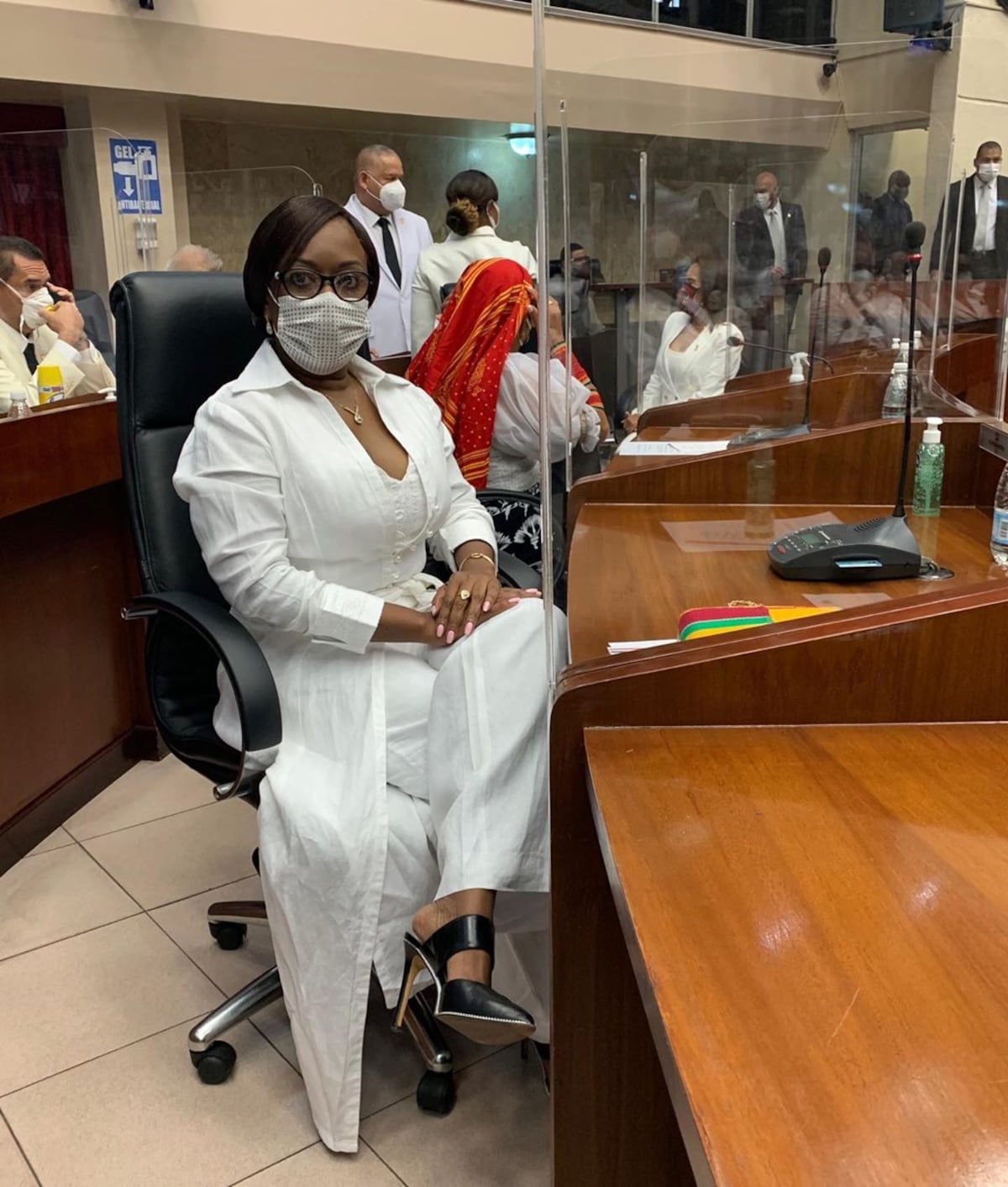 ‘Faldas arriba o rozando las rodillas'. El estilo de varias diputadas y de la morenaza Cenobia, la nueva vice que derrotó a Zulay +Fotos