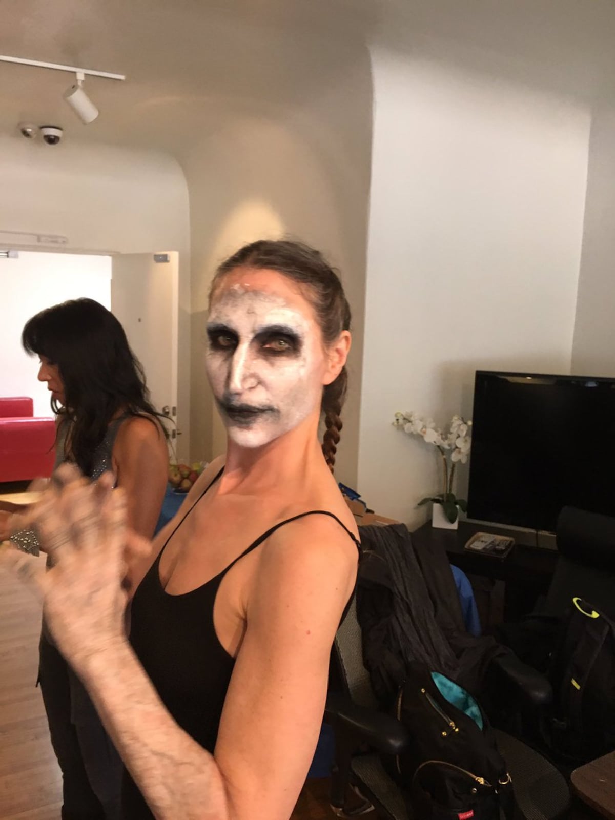 Esta es la actriz detrás de 'La Monja', el personaje que está cautivando