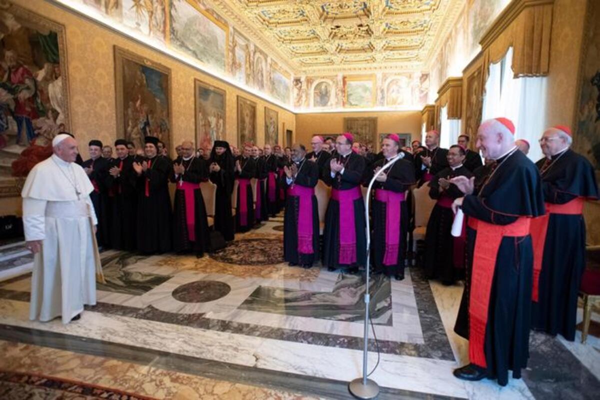 Popularidad del papa Francisco cae tras escándalos de abuso sexual en la iglesia