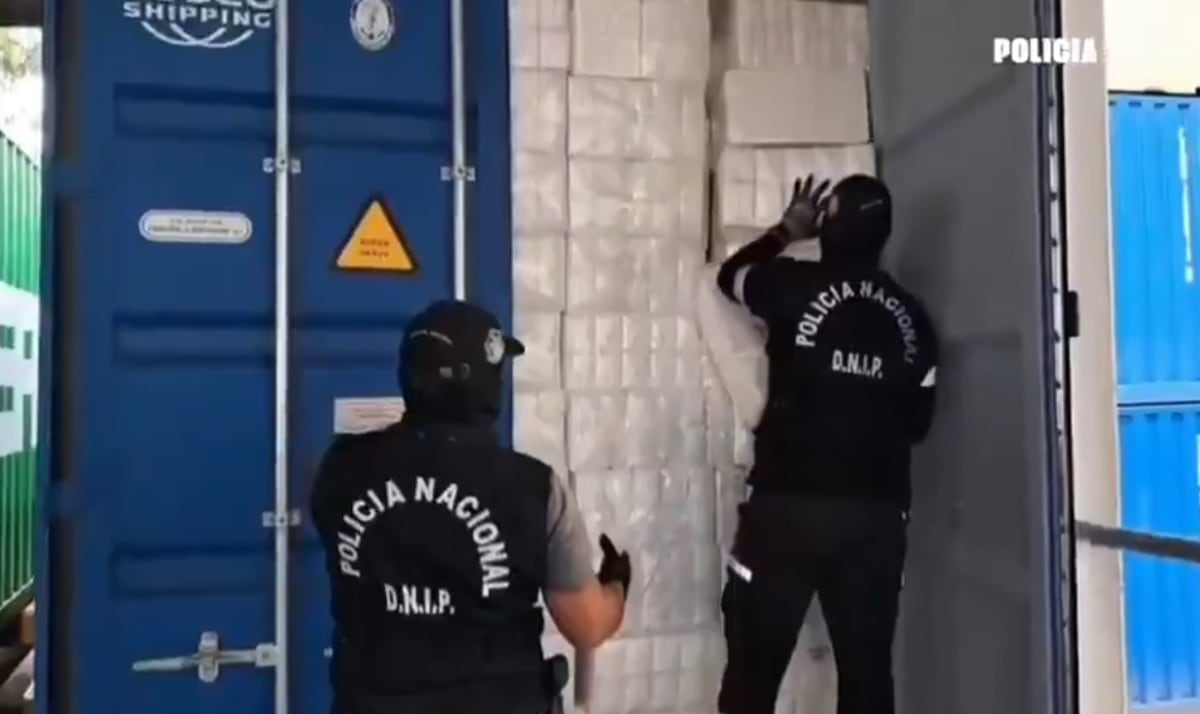 Operativo de Aduanas y Policía: ¡900 cajas de cigarrillos incautadas!