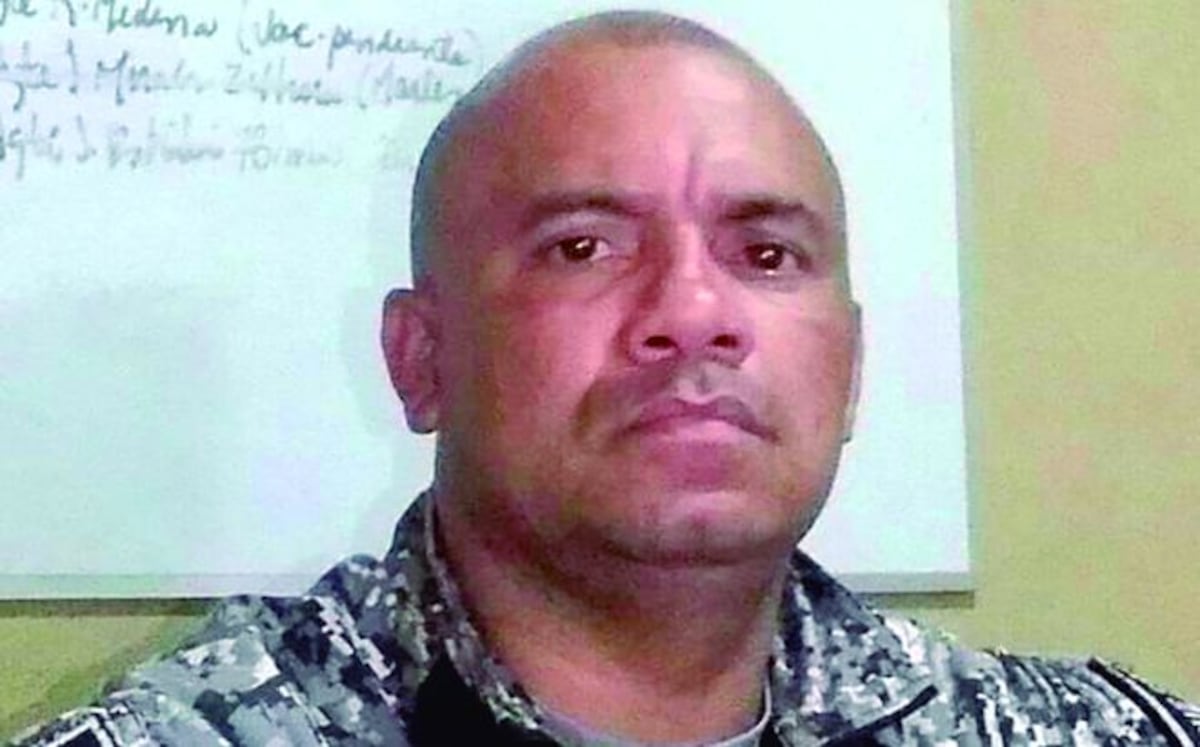 Investigan muerte de subteniente.En medio de un forcejeo se disparó en el cuello