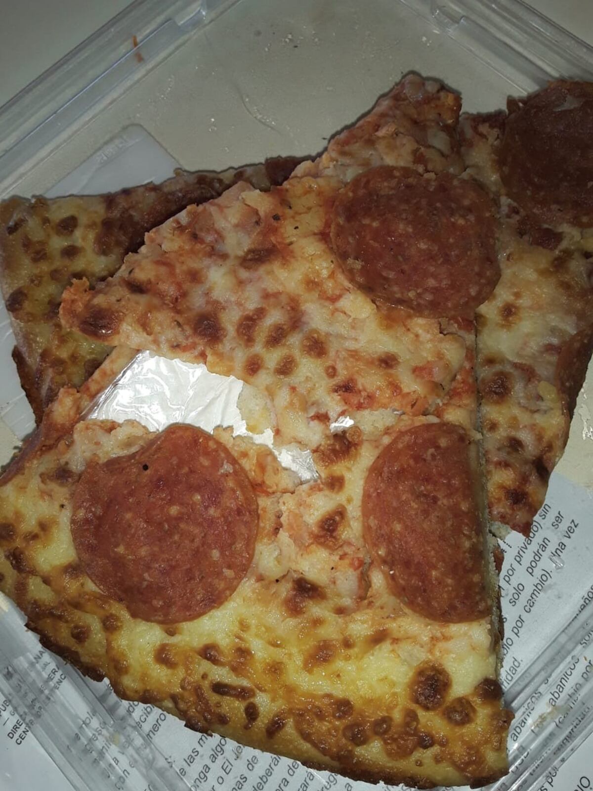 Damas querían ingresar pizzas y galletas preñadas con presunta sustancia ilícita