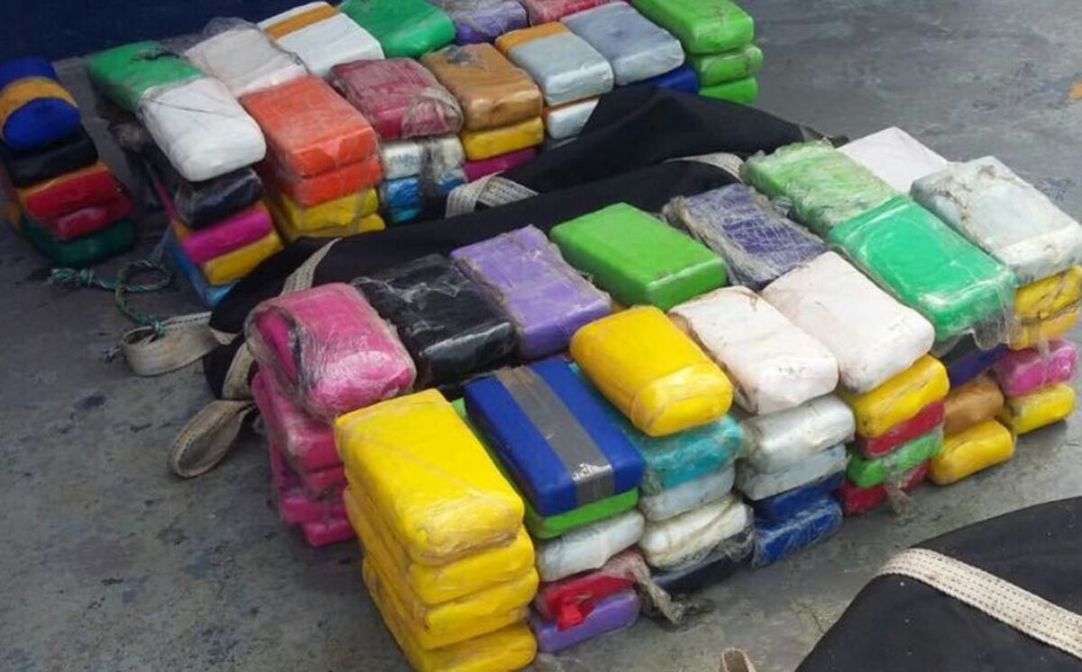 ¡NARCOS BRAVOS! Senan les tumba 213 paquetes en Taboga