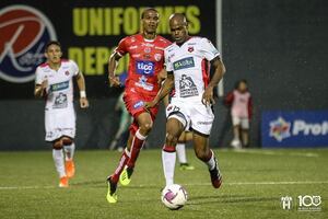 Machado y el Alajuelense pasan del coronavirus con triunfo