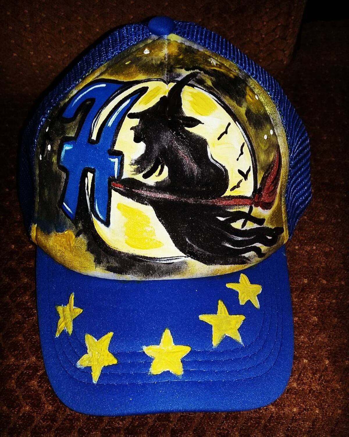  ¡AY, MADRE!  Le sacan un conjuro a Katleen Levy