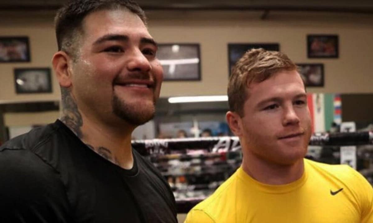 El boxeador mexicano Andy Ruiz se mira en el espejo de Saúl ‘Canelo’ Álvarez