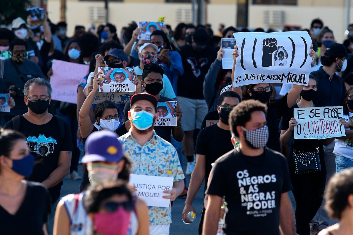 Conmoción en Brasil. Hijo de una empleada cayó al vacío y murió por culpa de la patrona