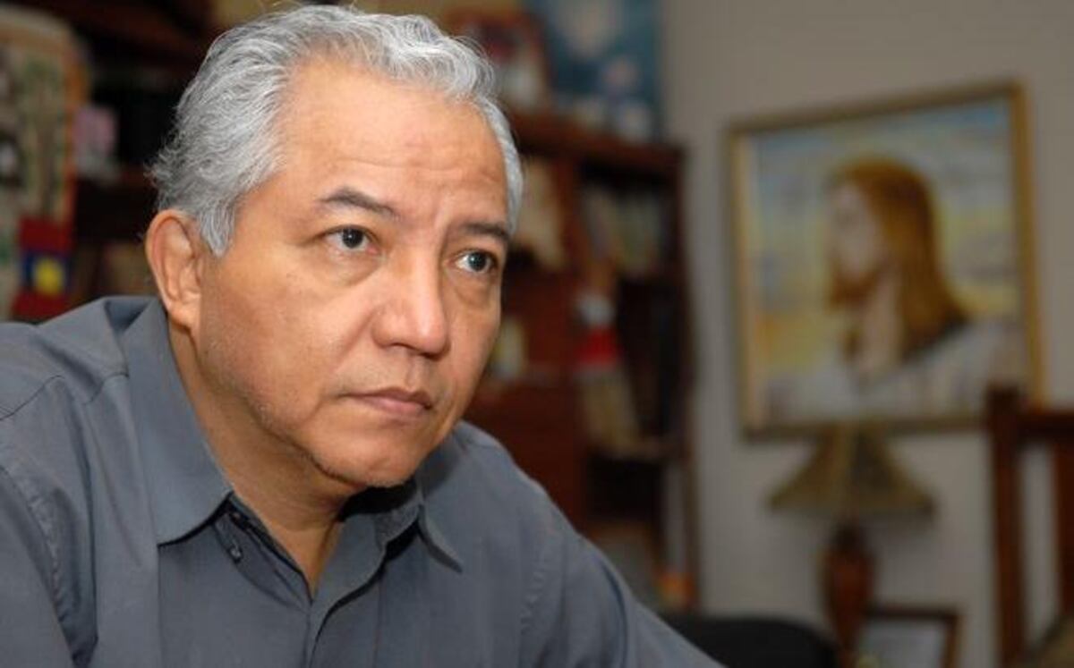 Cosca se va de viaje a México. Se desconoce a qué iba y cuándo regresa a Panamá