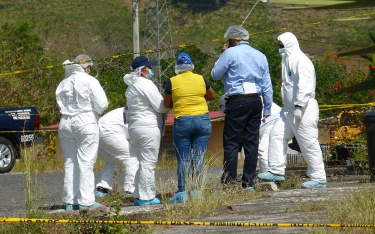 ALTO A FEMINICIDIOS. Mujeres que mueren en manos de quienes les juran amor