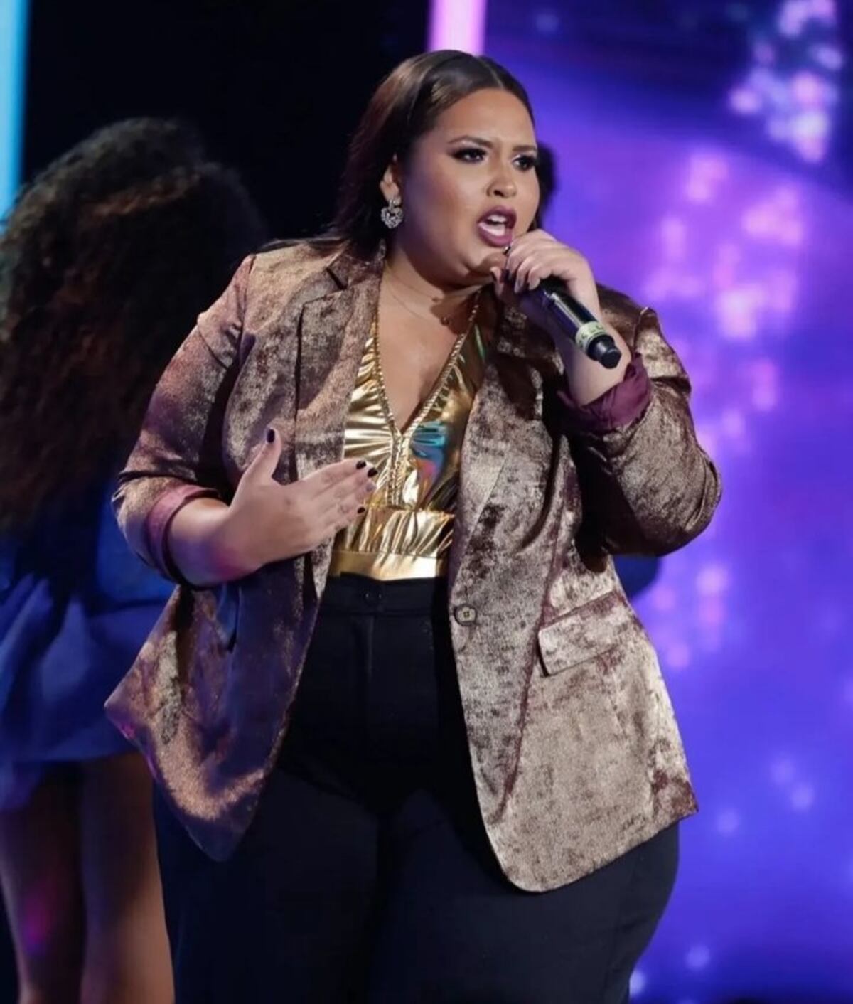 Le dijeron que parecía un aguacate. Joselyne de ‘Versus’ no le para bola a las críticas sobre su ropa