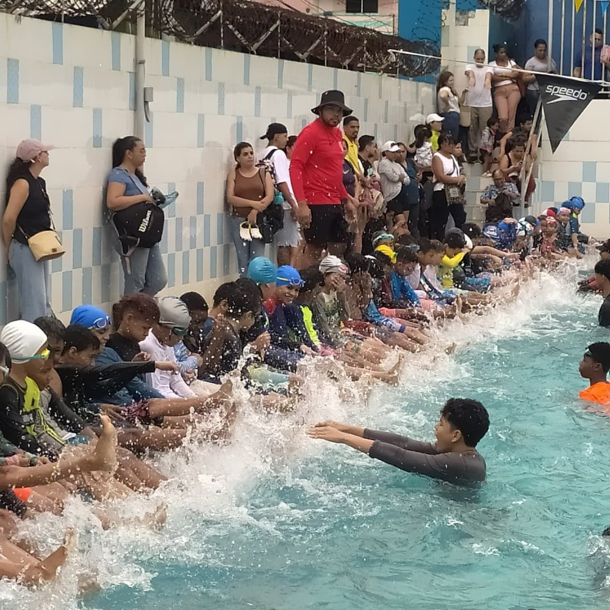 Chapuzón inclusivo: Se abren piscinas para personas con discapacidad