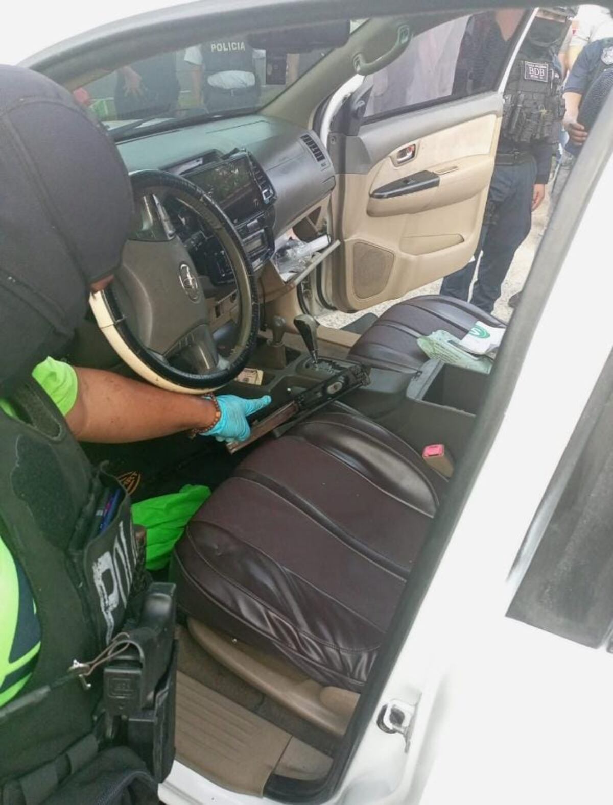 Persecución policial evita escape de nueve narcotraficantes