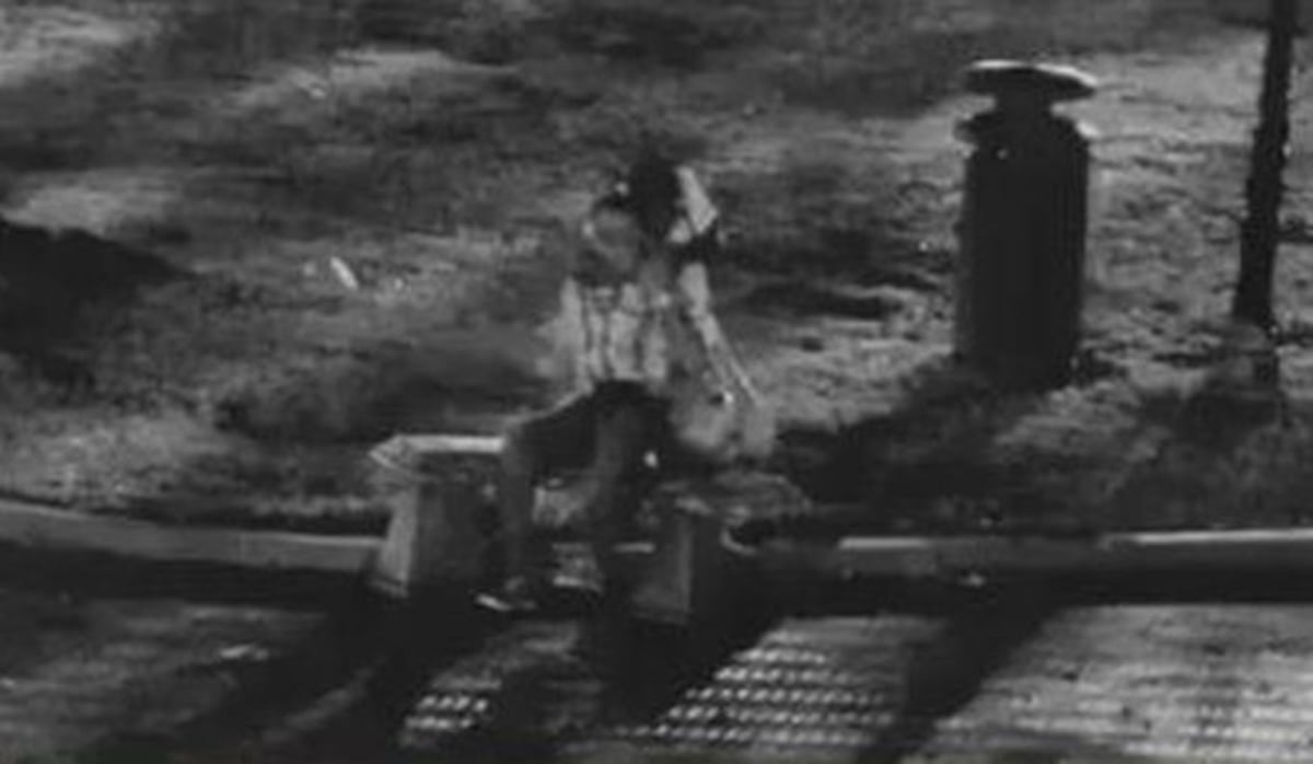 ¡DIOS!VIDEO| Intentan asfixiar a un hombre en el parque de la Asamblea.Lo filman