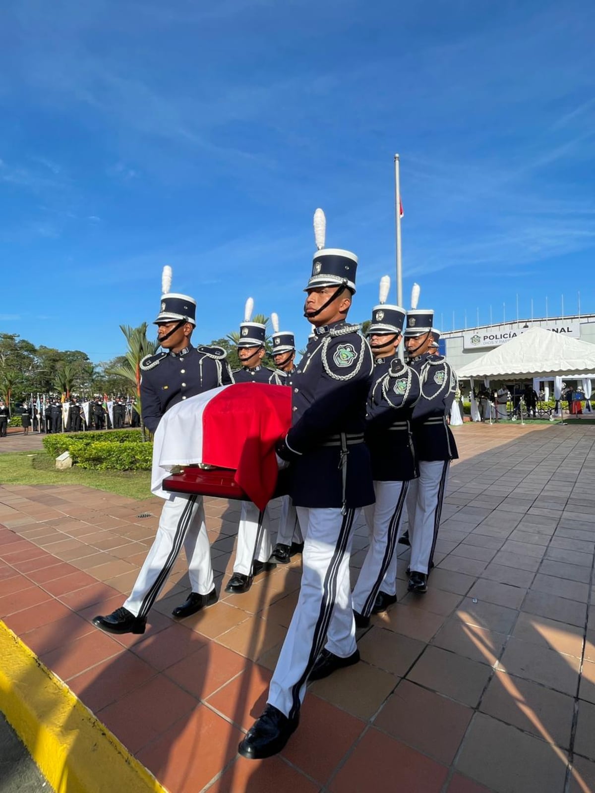 Con honores y solemnidad, despiden al capitán José Isaza Melo en la sede de la Policía Nacional