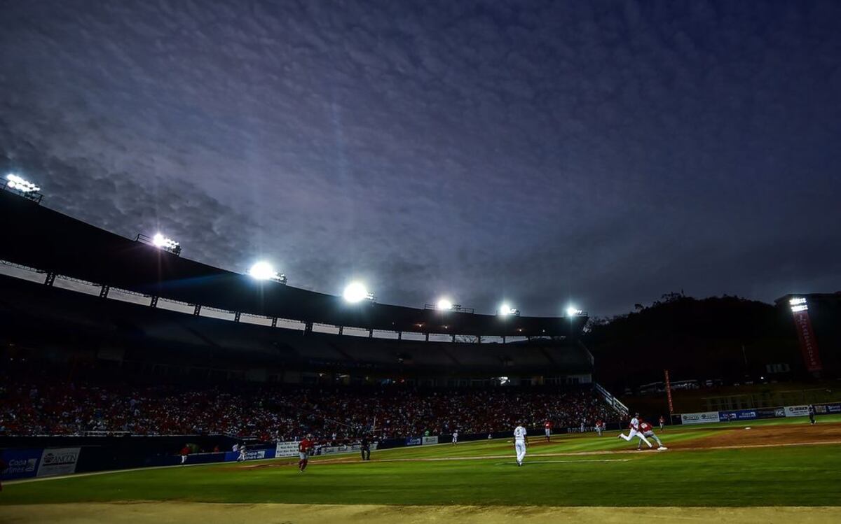Fuente: Santeños y colonenses dañan camerinos del Rod Carew