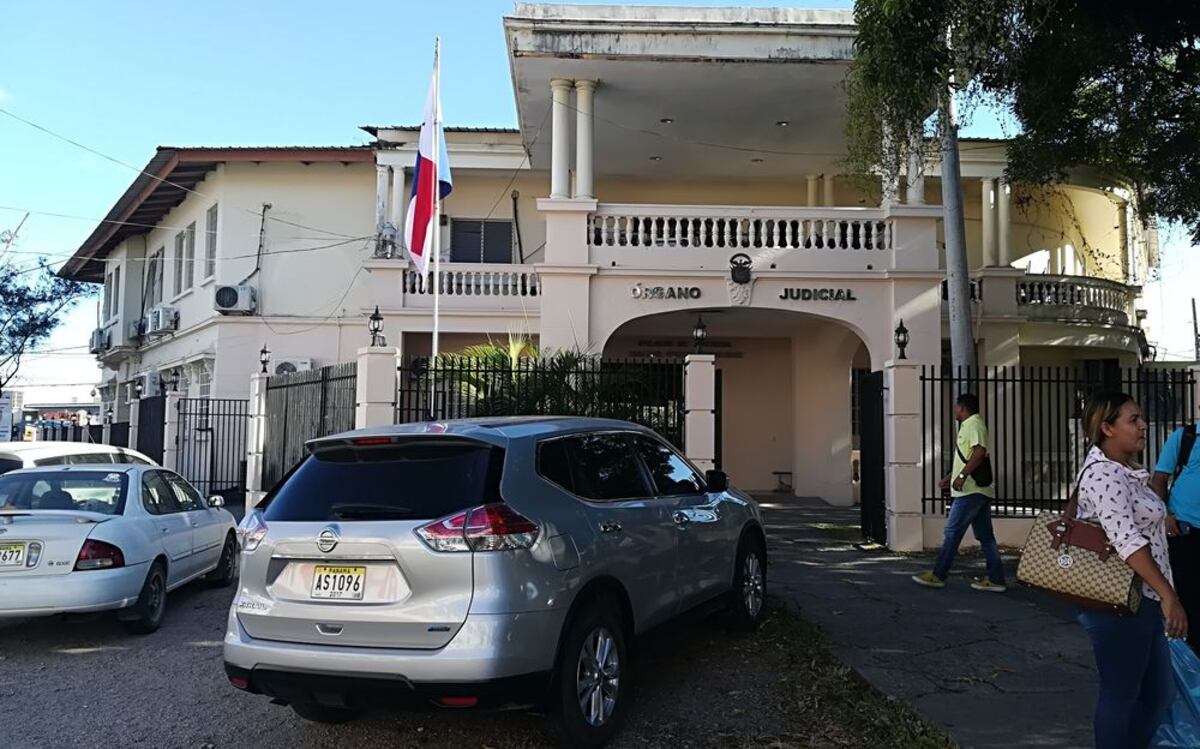 Hombre abusó carnalmente de sus propios hijos. Un tribunal de juicio lo encontró culpable. Esta fue la sentencia