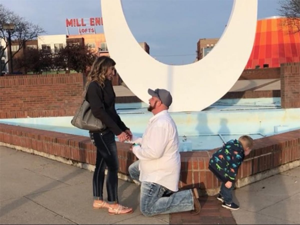 VIDEO| Niño se vuelve viral por orinar durante propuesta de matrimonio