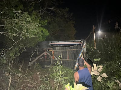 Dos muertos y varios heridos tras choque entre bus y camioneta en carretera del lago Gatún 
