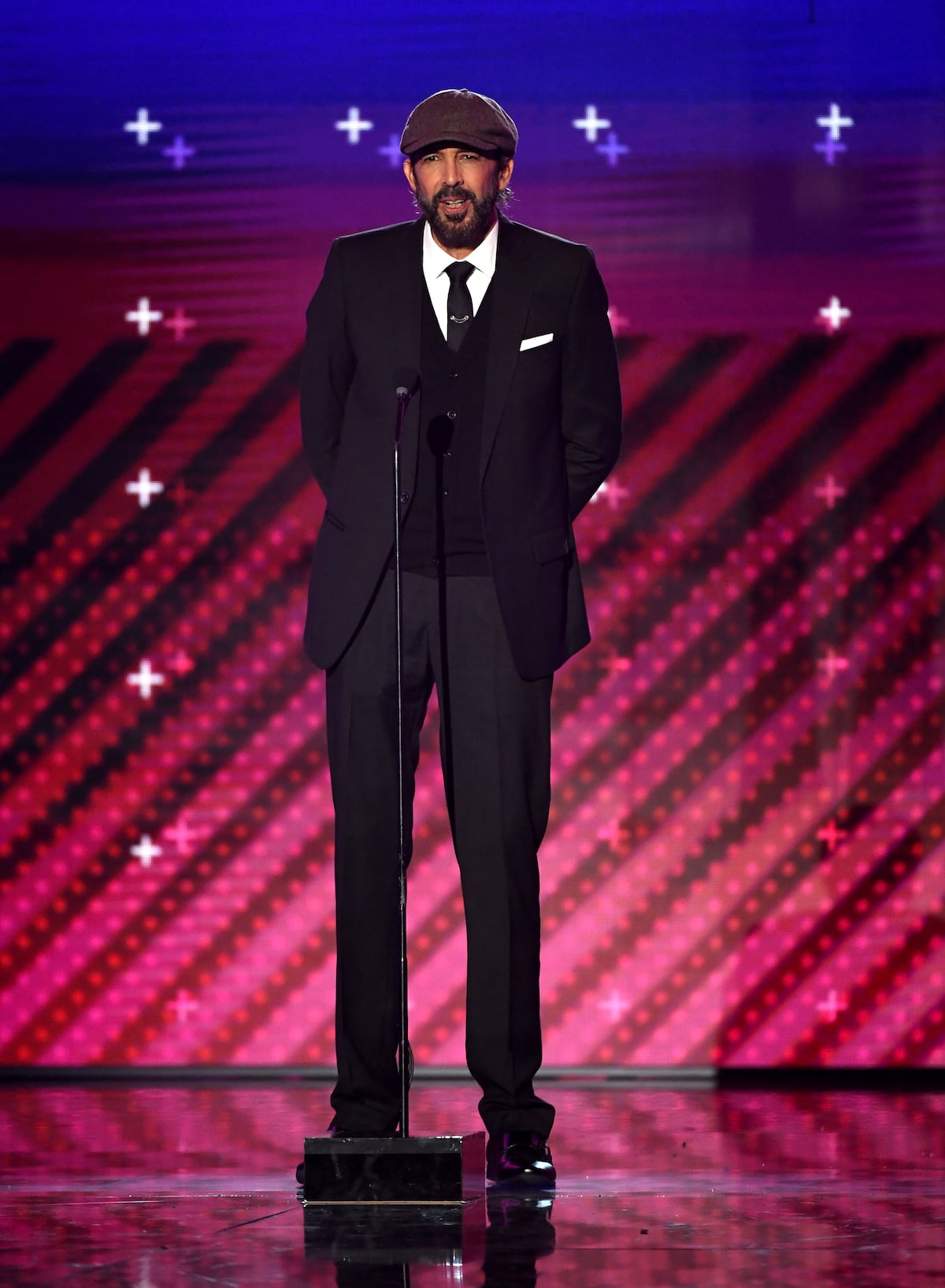 Juan Luis Guerra da positivo a la covid-19 