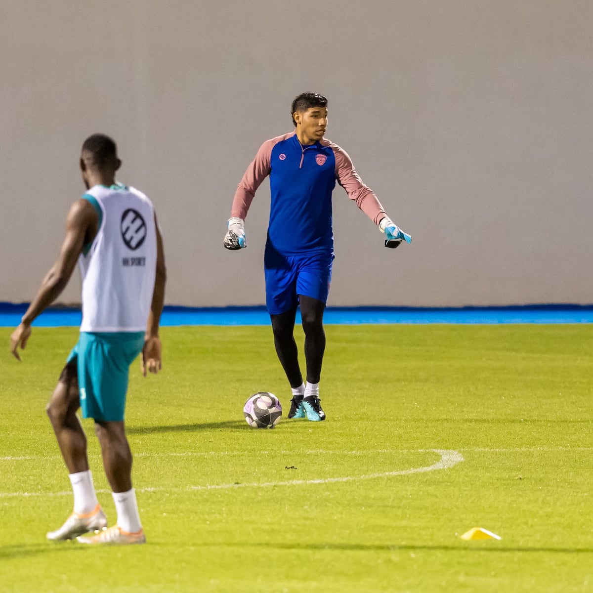 ¡Van de 1 a 1! Duelo épico entre Mosquera y Ronaldo: respeto, aprendizaje y mucha adrenalina