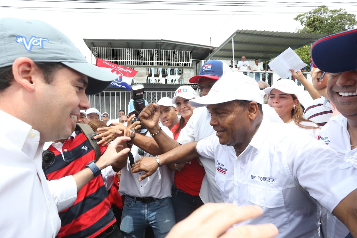 Cambia de tolda otra vez. Héctor V. Carrasquilla vuelve al PRD. Cuando se estaba inscribiendo olvidó la cédula