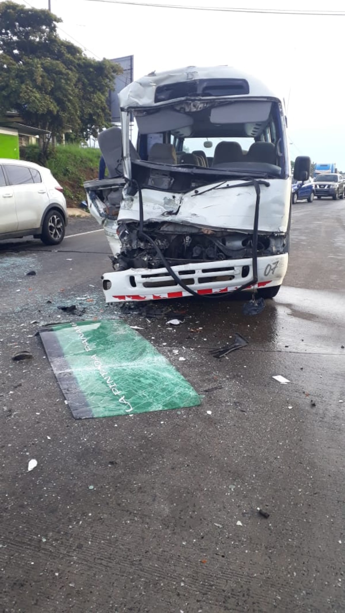 Hay varios heridos.Bus de La Pintada-Panamá y un camión de reparto chocan en Capira