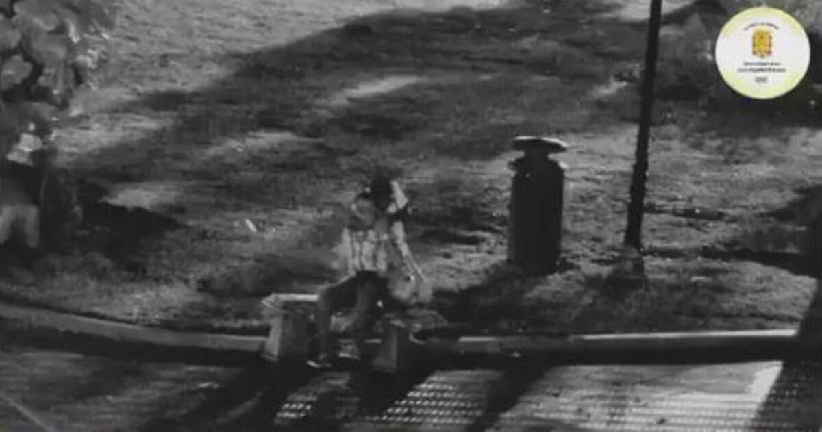 ¡DIOS!VIDEO| Intentan asfixiar a un hombre en el parque de la Asamblea.Lo filman