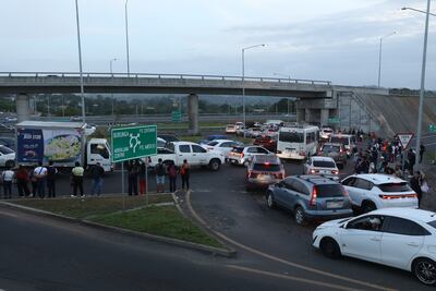 Abusivos cobran hasta $5 para llegar a Panamá: denuncian abusos y caos en medio de crisis de transporte hacia la ciudad
