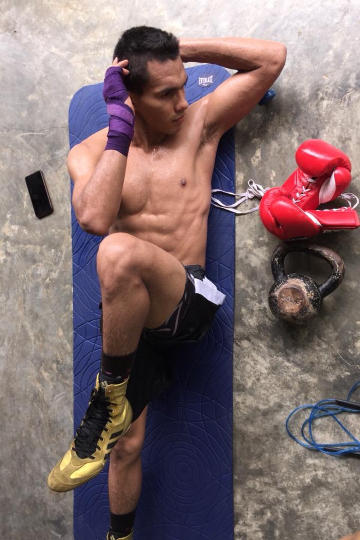 Boxeadores panameños se las arreglan para entrenar en sus casas durante la pandemia