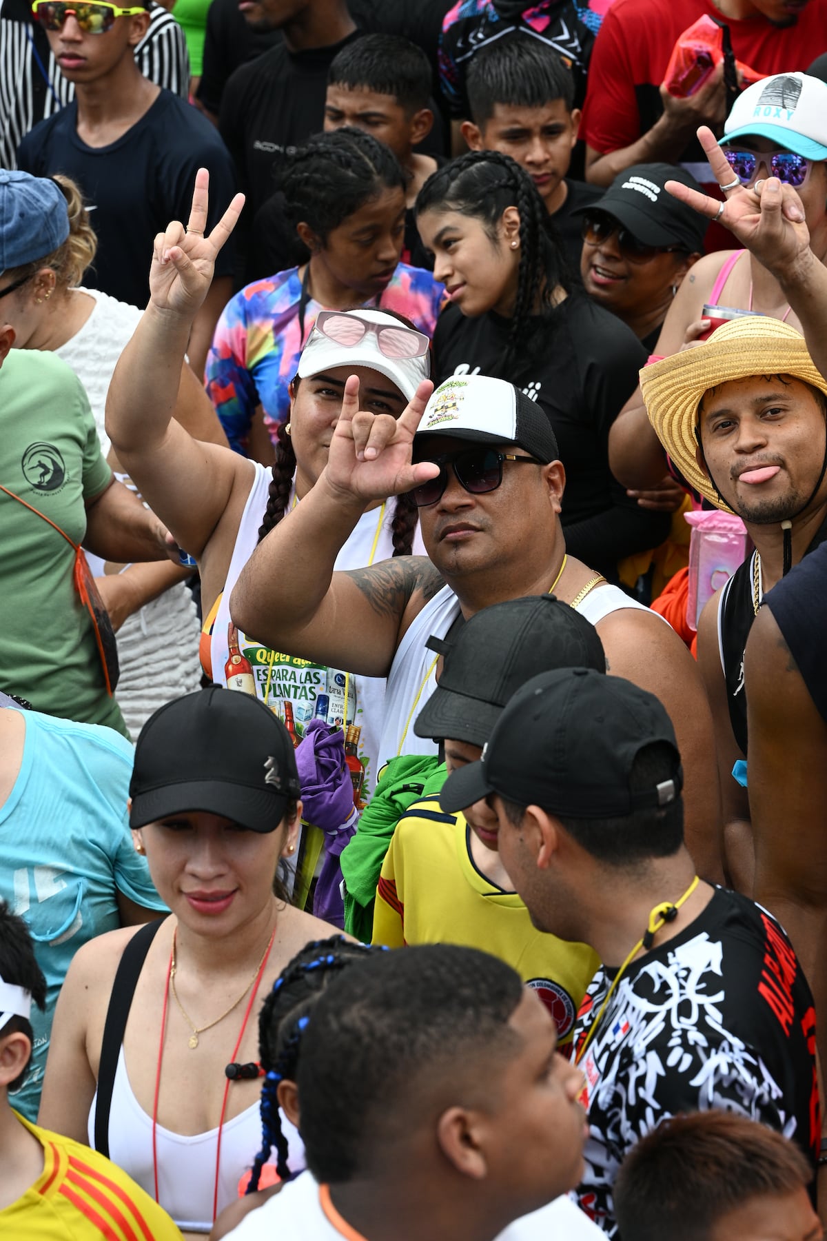 Multitud toma la Cinta Costera en el Festival Carnavalístico Volumen Caribe