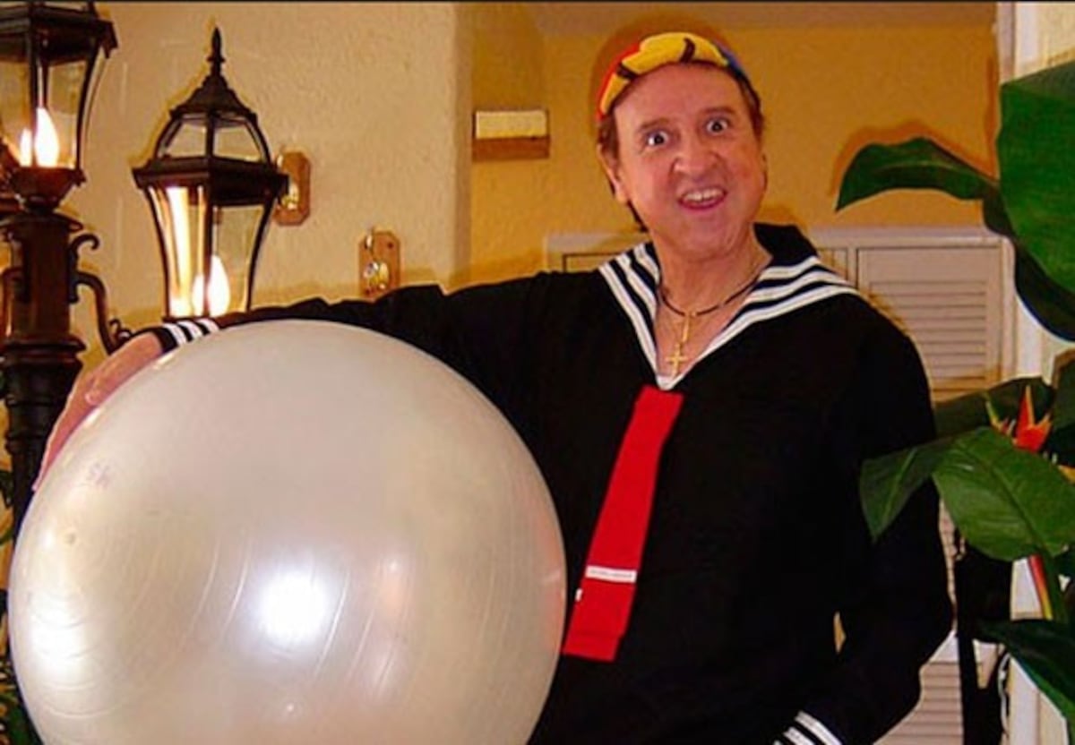 El actor Carlos Villagrán se despide de su reconocido personaje de 'Kiko'