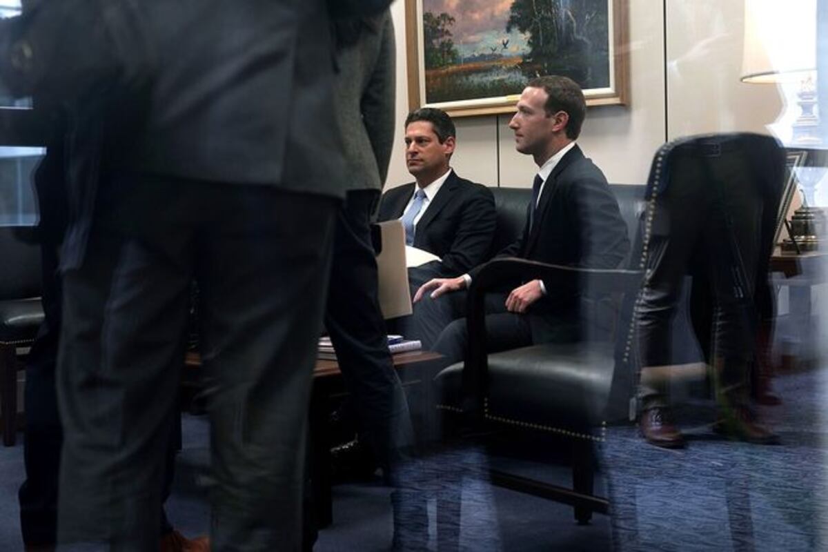 'Fue mi error y lo siento', se disculpa Mark  Zuckerberg por fallo de Facebook