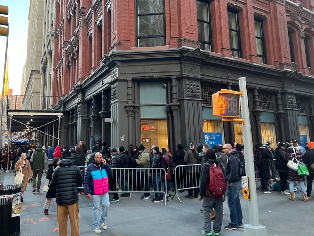 Forman filas para comprar su marihuana en Nueva York