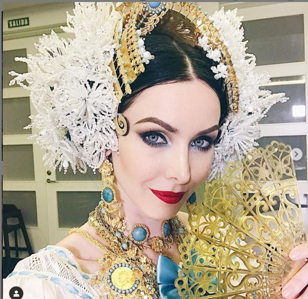 Miss Canadá 2005 se pone el traje más bello del mundo +FOTOS 