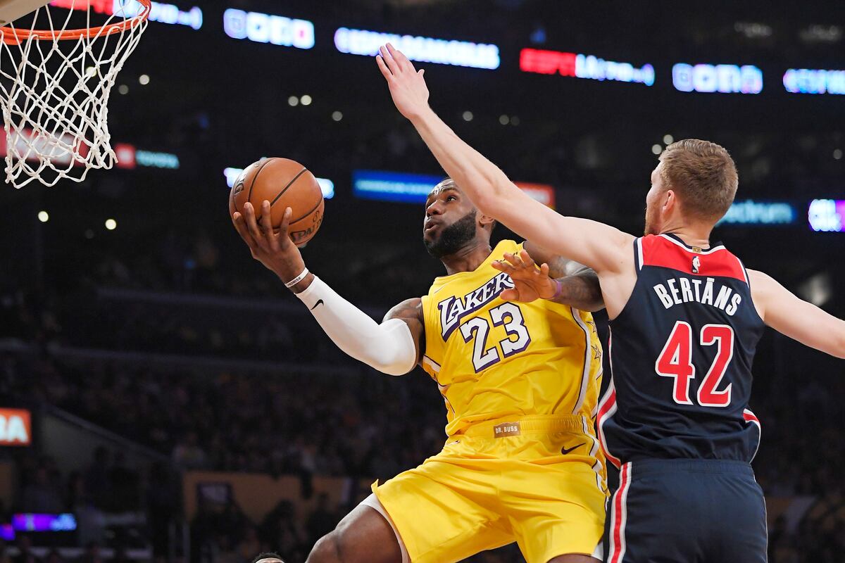 Lakers ganan su décimo partido al hilo