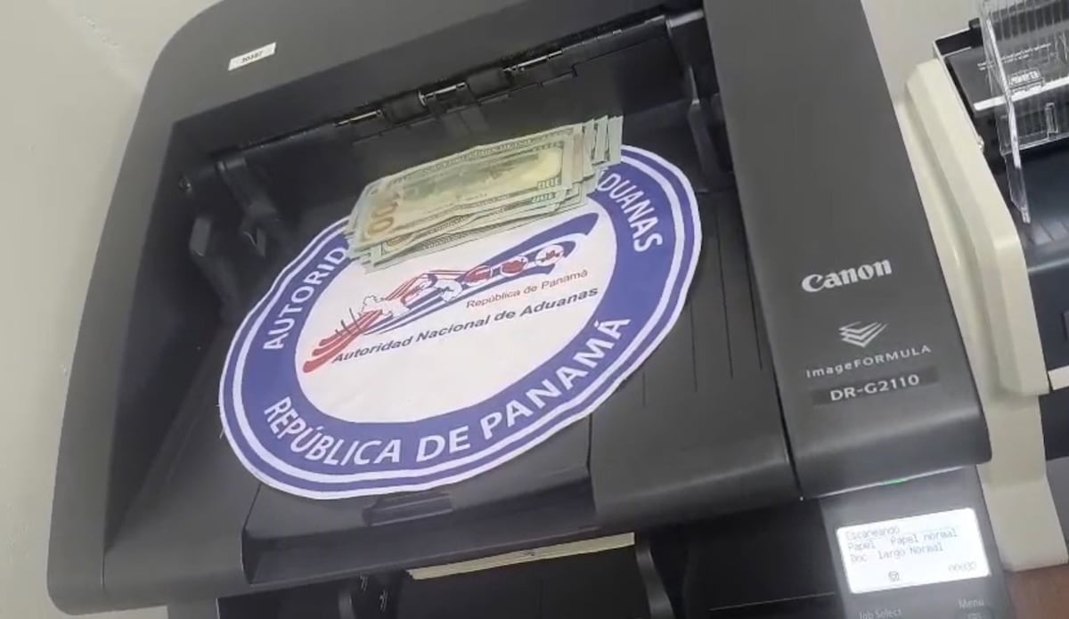 Aduanas detecta dinero escondido en funda de celular en aeropuerto de Panamá Pacífico