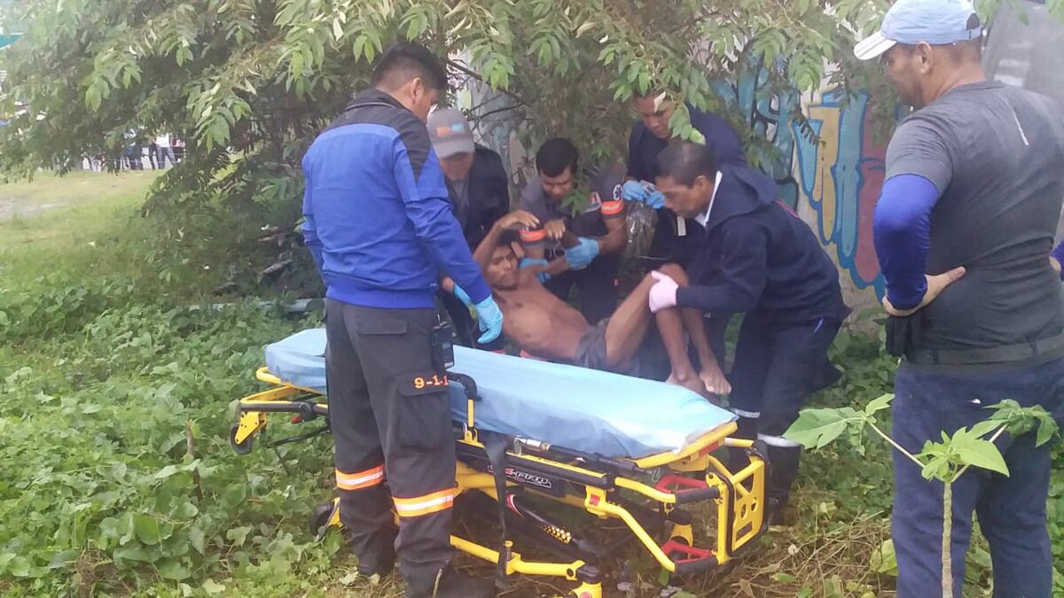 Joven que se estaba muriendo de hambre en plena Vía Argentina fue rescatado por el SUME 911