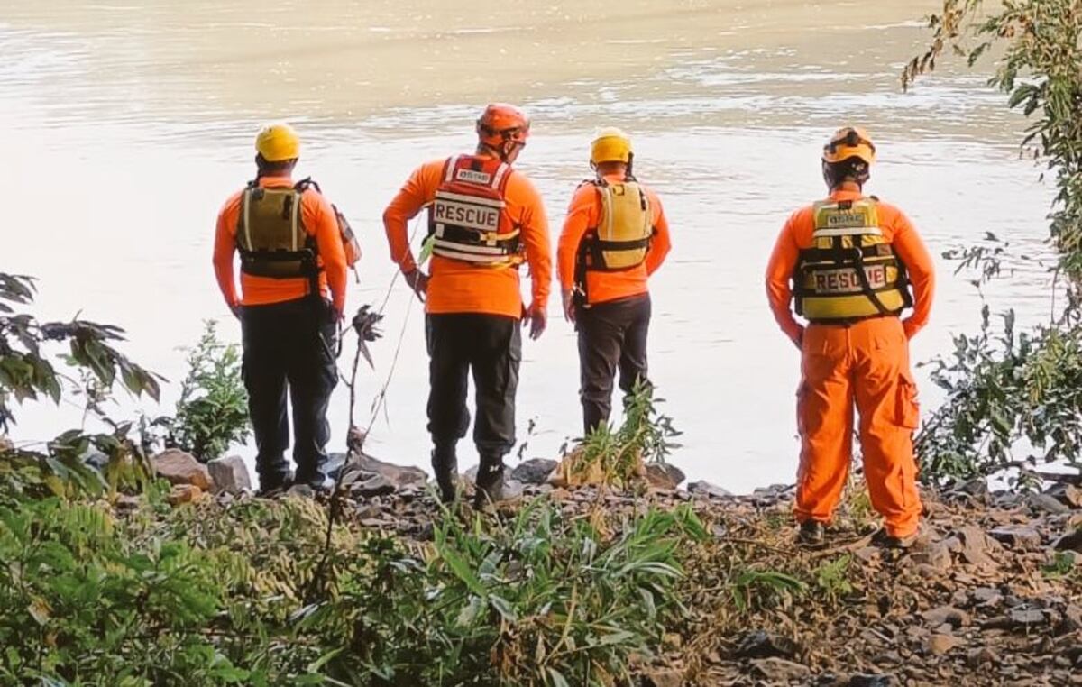 Búsqueda Intensa en Herrera: Hombre Desaparece en el Río Cañazas